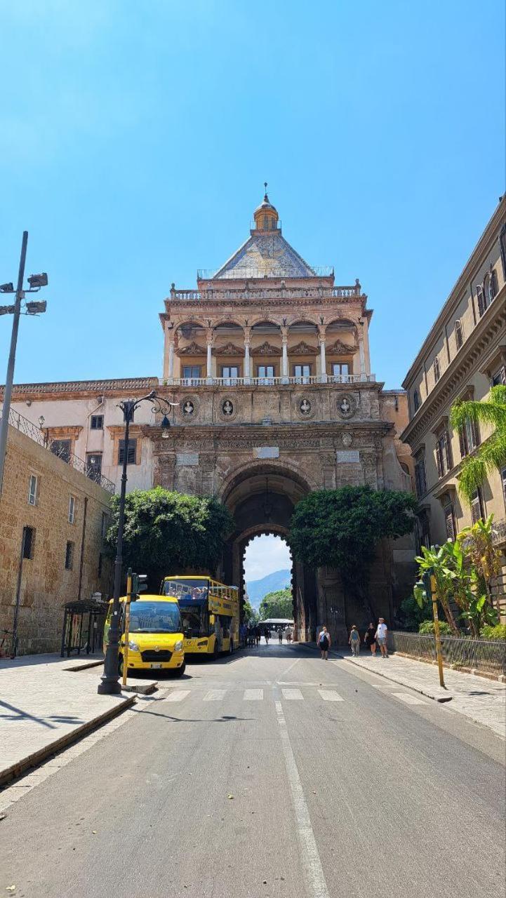 La Porta Dei Mori Apartment Palermo Bagian luar foto